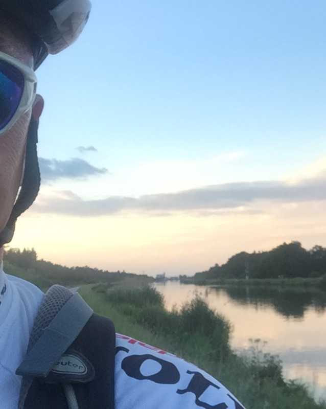 Christian,
 einsam am Kanal